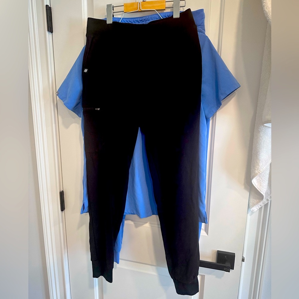Black Jaanuu Scrub Pants (joggers)
